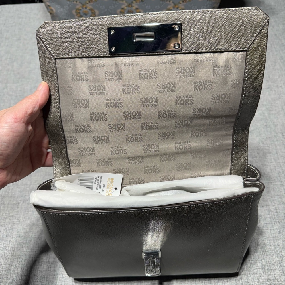 Michael Kors Callie Small Messenger Leather Bag with Shoulder Strap - Picture 6 of 12